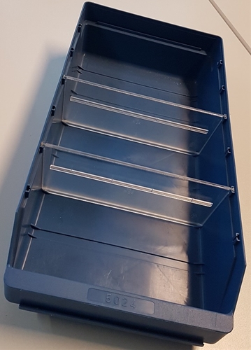 Klick zeigt Details von Kleinteile-Kasten 500x240x95 mm blau (Restposten, gebraucht)